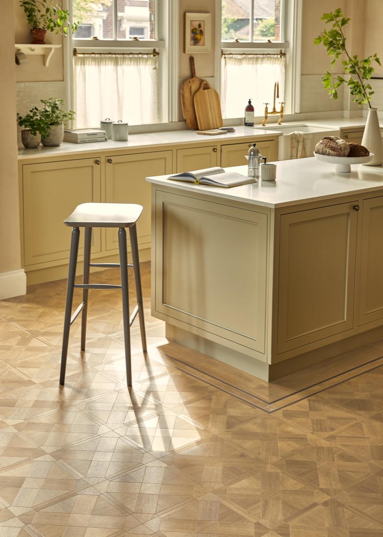Amtico Décor Akari Lattice Honeysuckle met gouden accentstrip