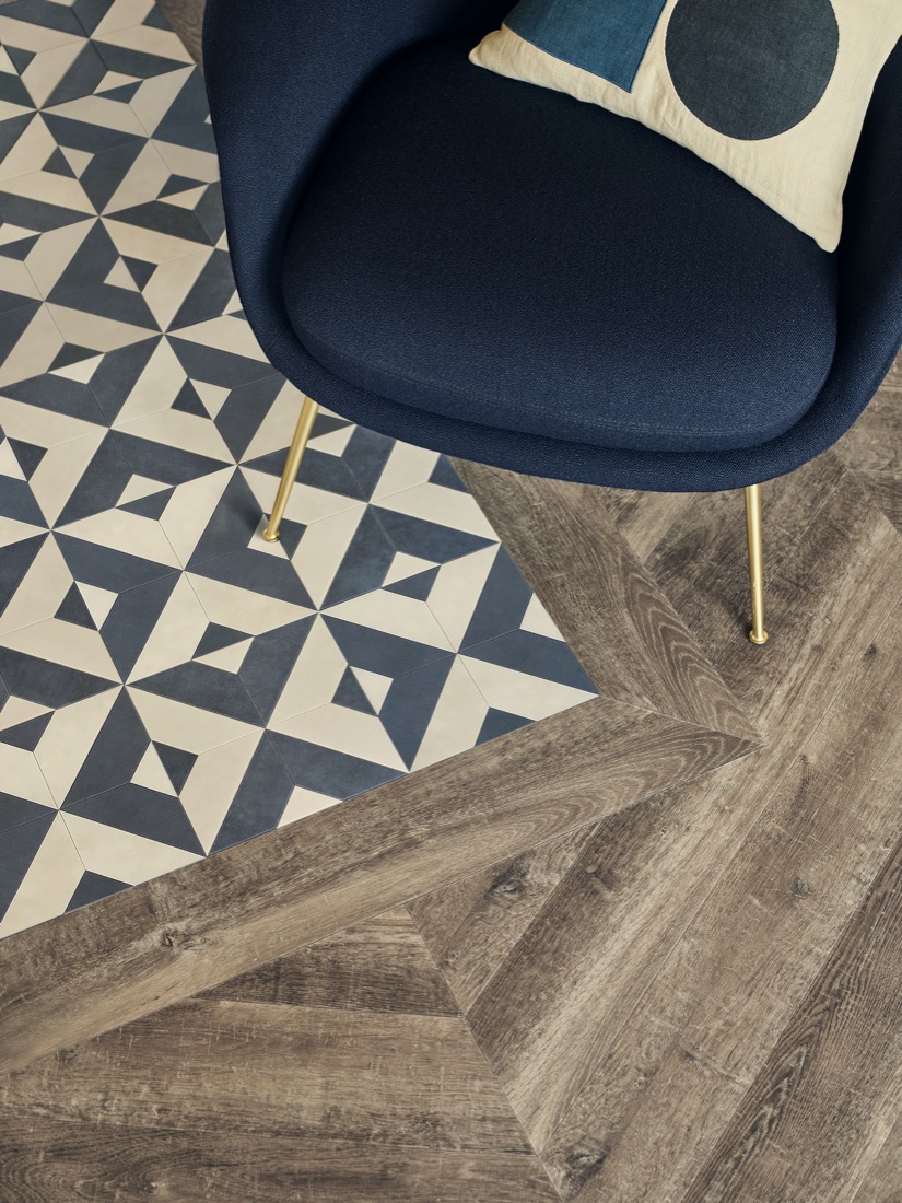 Amtico Décor Halcyon Pleat met hout en kleuraccenten