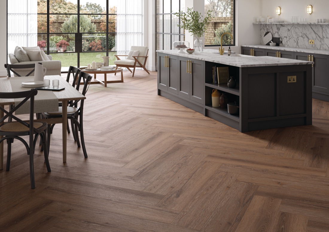 Amtico Signature Manor Oak in groot visgraatpatroon