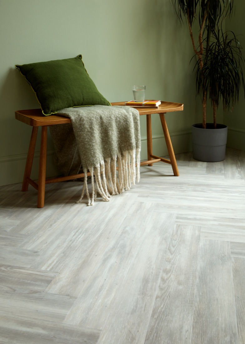Amtico Signature Solar Pine lichte visgraatvloer