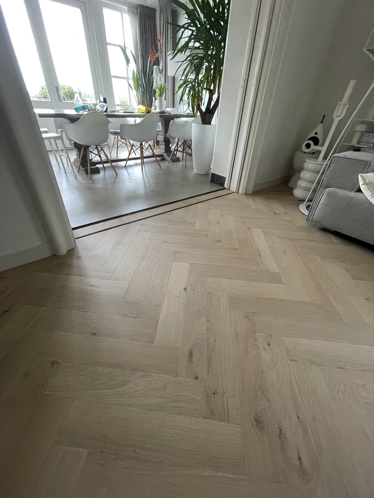 Houten vloer in een interieur, inspiratiebeeld 10