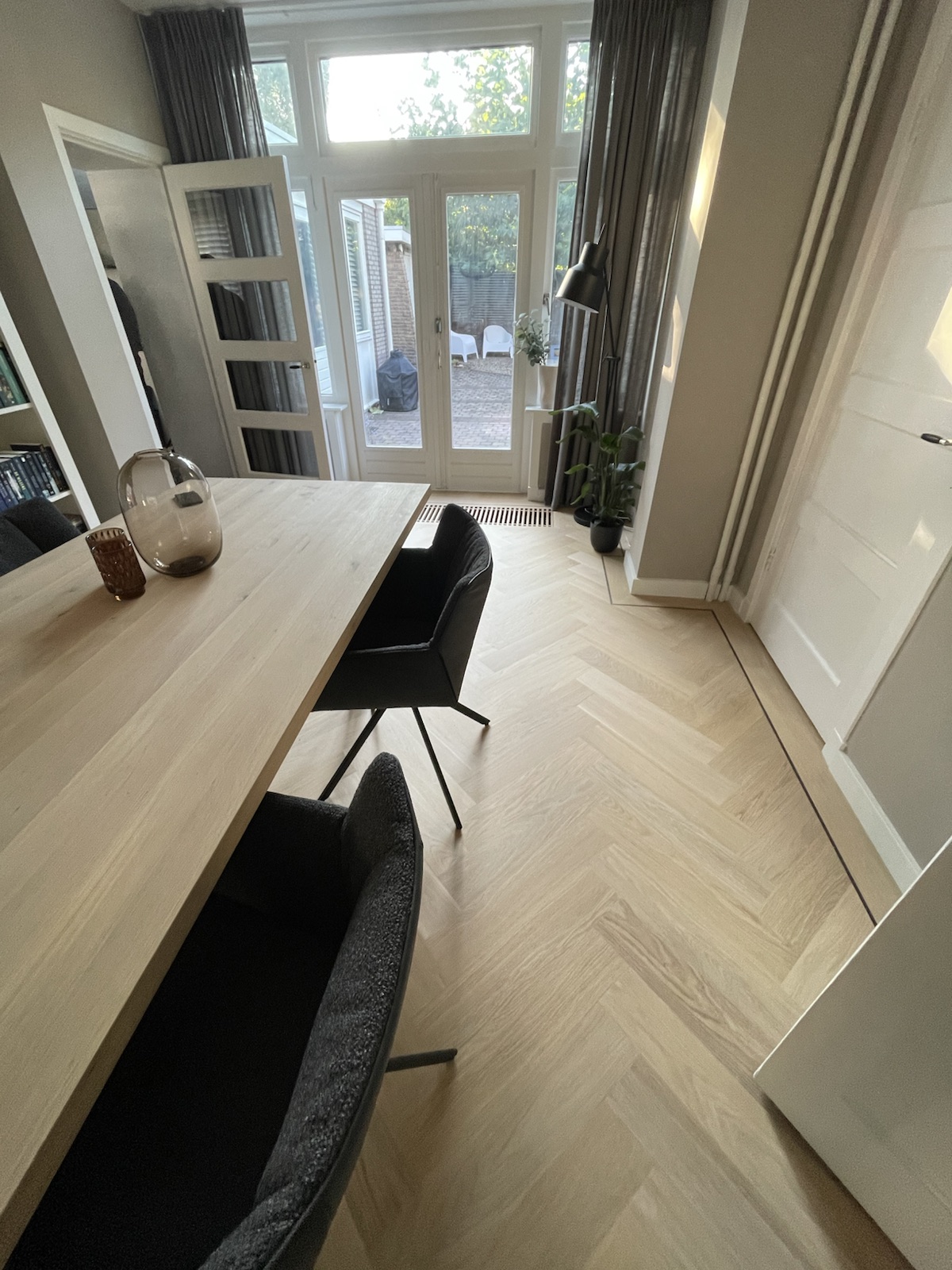 Houten vloer in een interieur, inspiratiebeeld 11