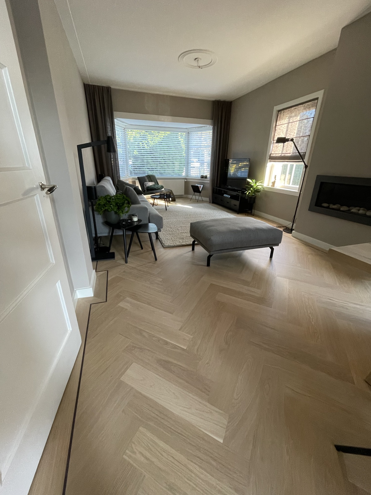 Houten vloer in een interieur, inspiratiebeeld 12