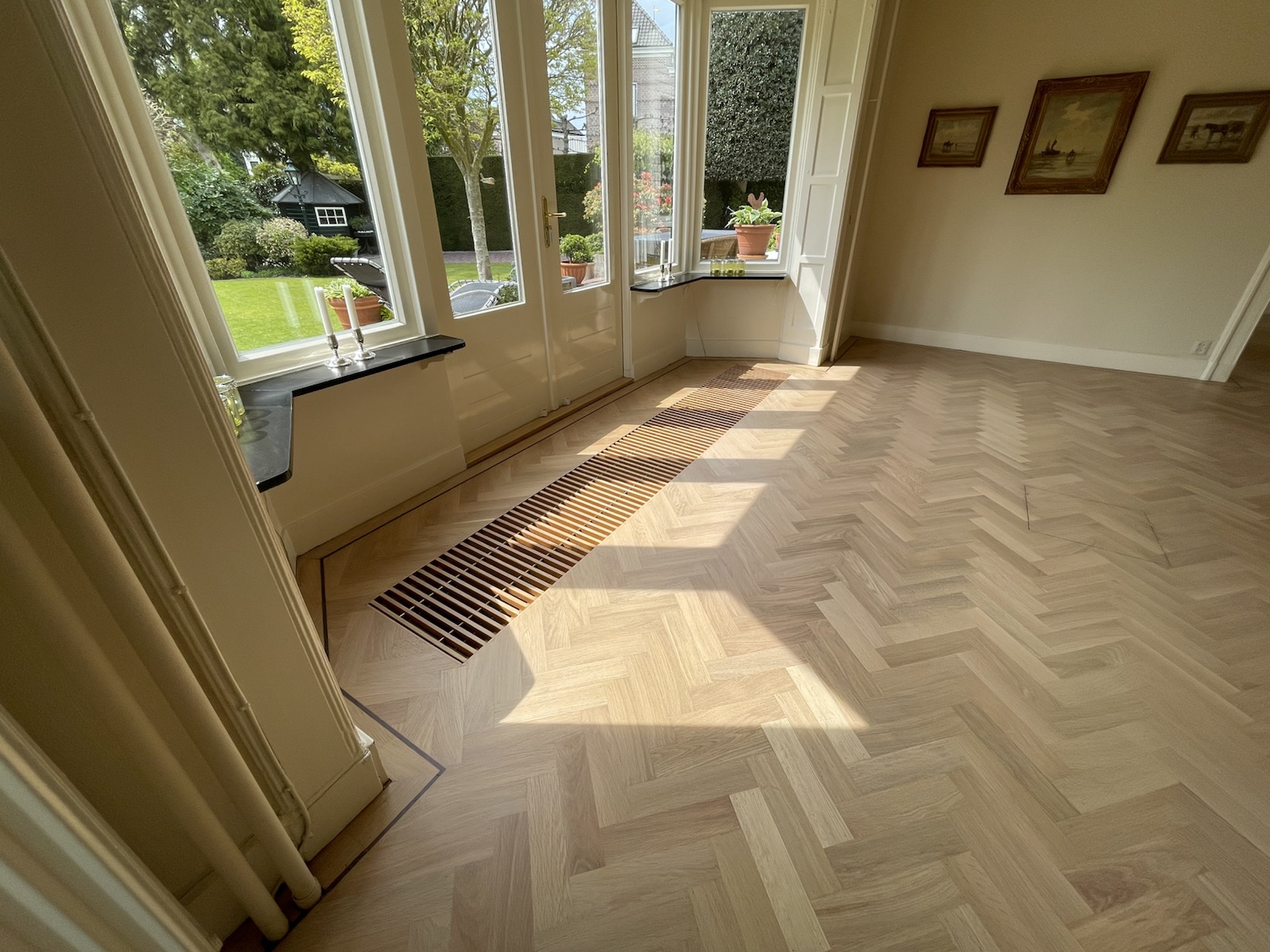 Houten vloer in een interieur, inspiratiebeeld 16