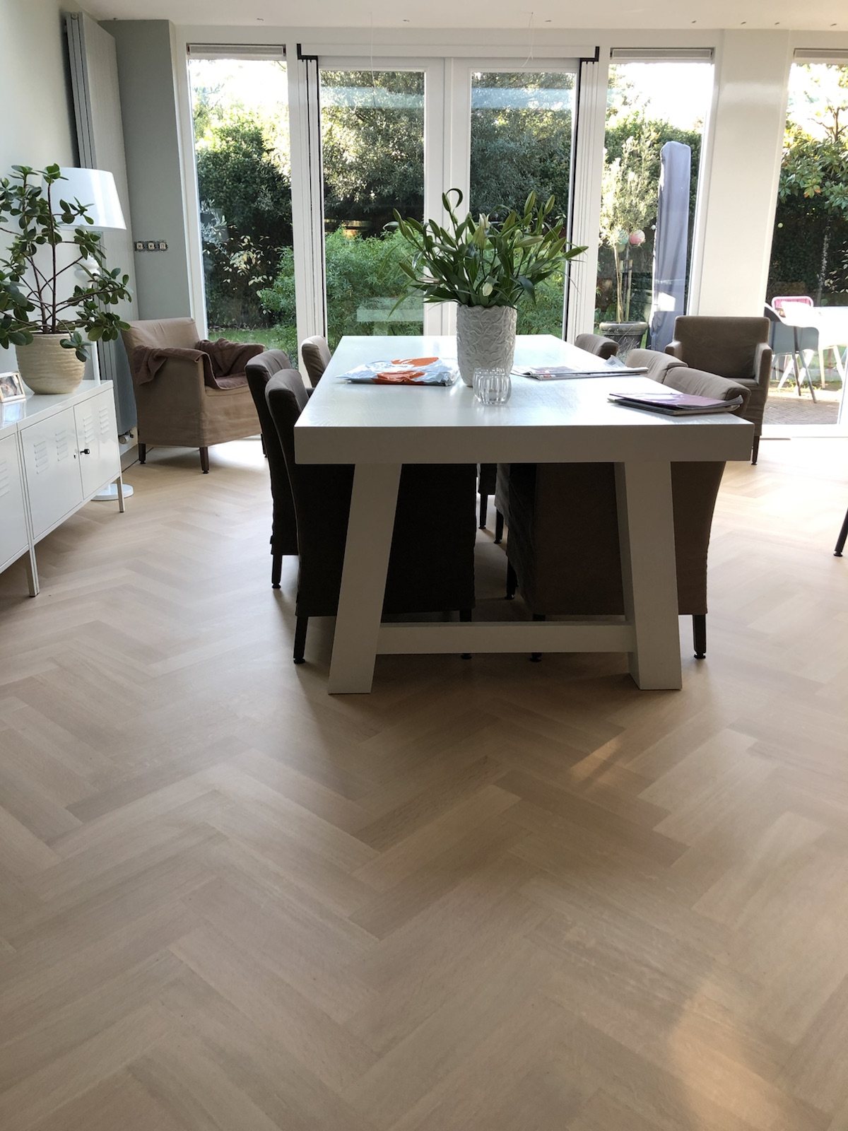 Houten vloer in een interieur, inspiratiebeeld 18