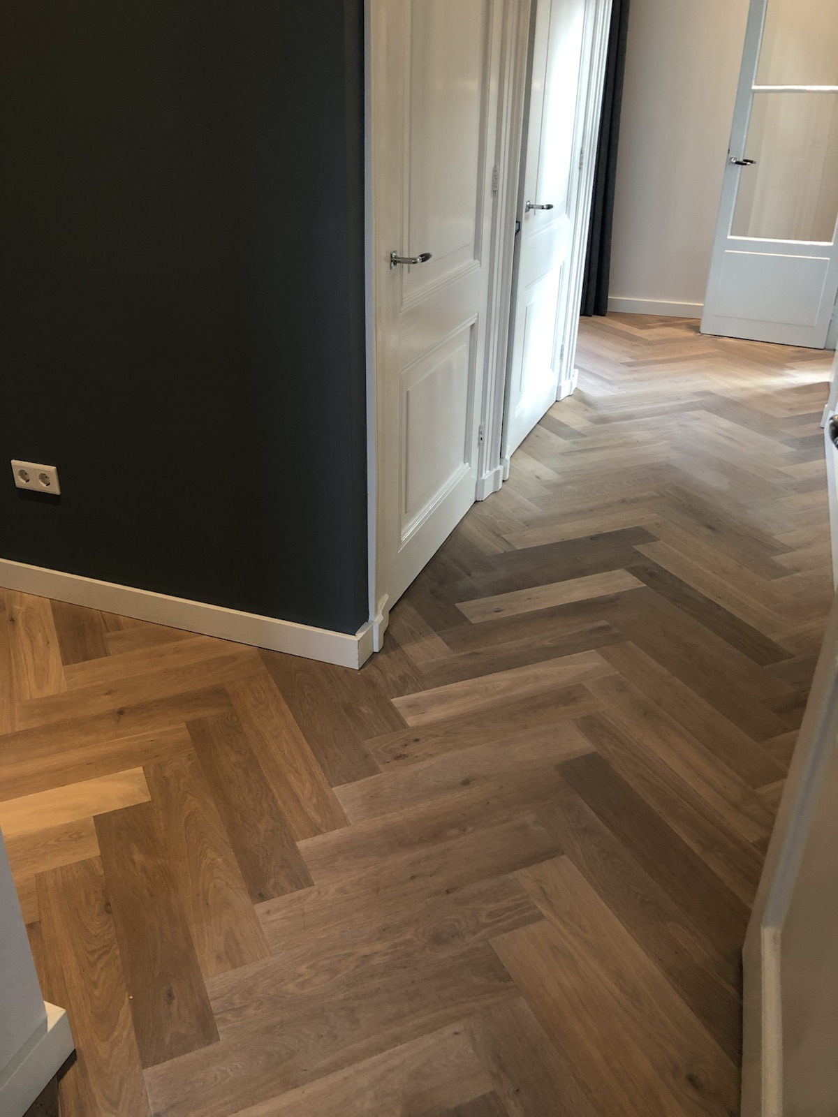 Houten vloer in een interieur, inspiratiebeeld 21