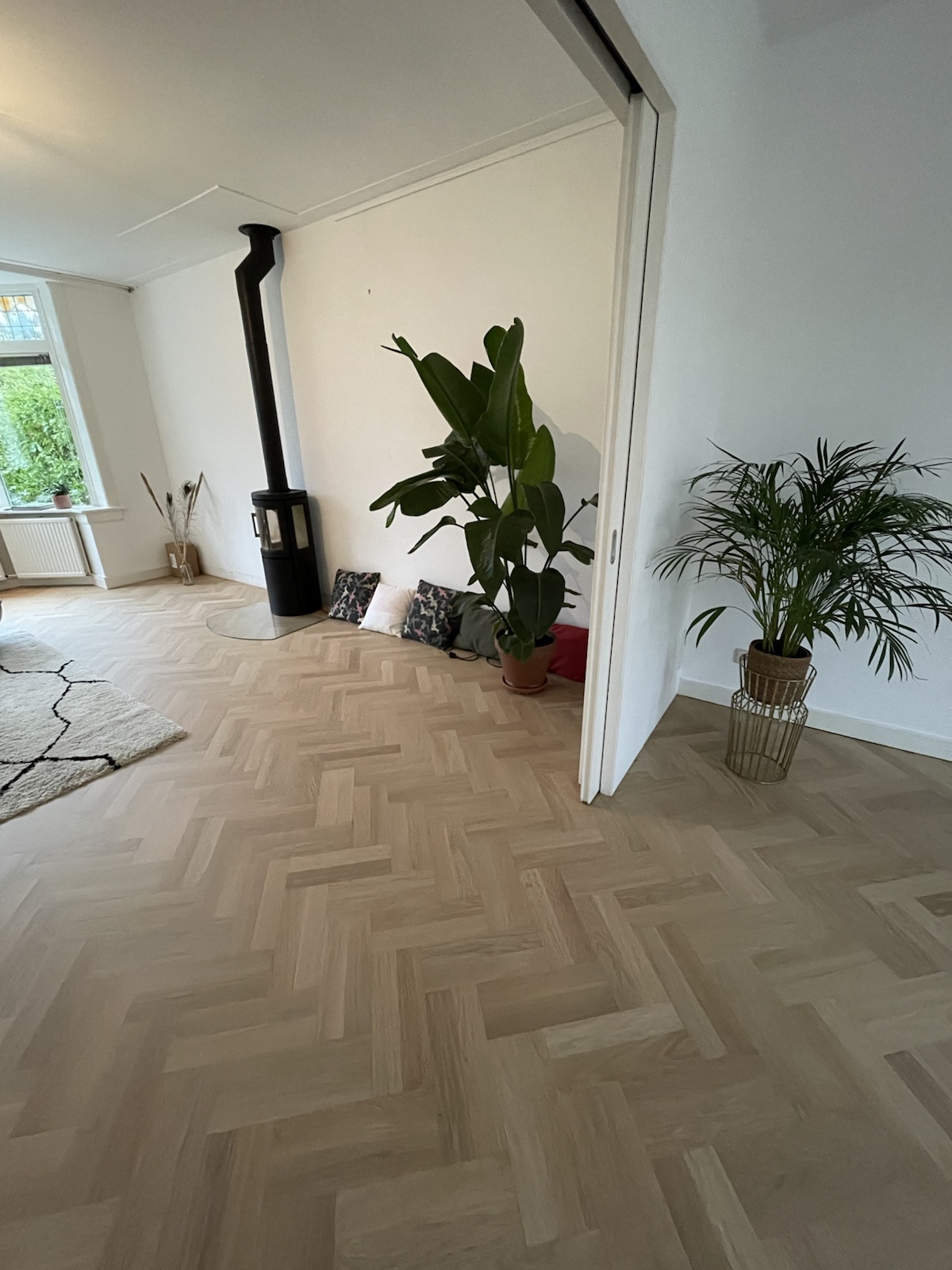 Houten vloer in een interieur, inspiratiebeeld 22