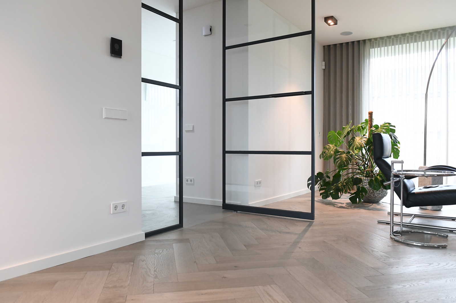 Houten vloer in een interieur, inspiratiebeeld 28